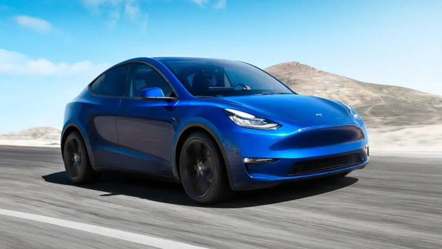 Ein Foto eines blauen Elektro-SUV Tesla Model Y. 